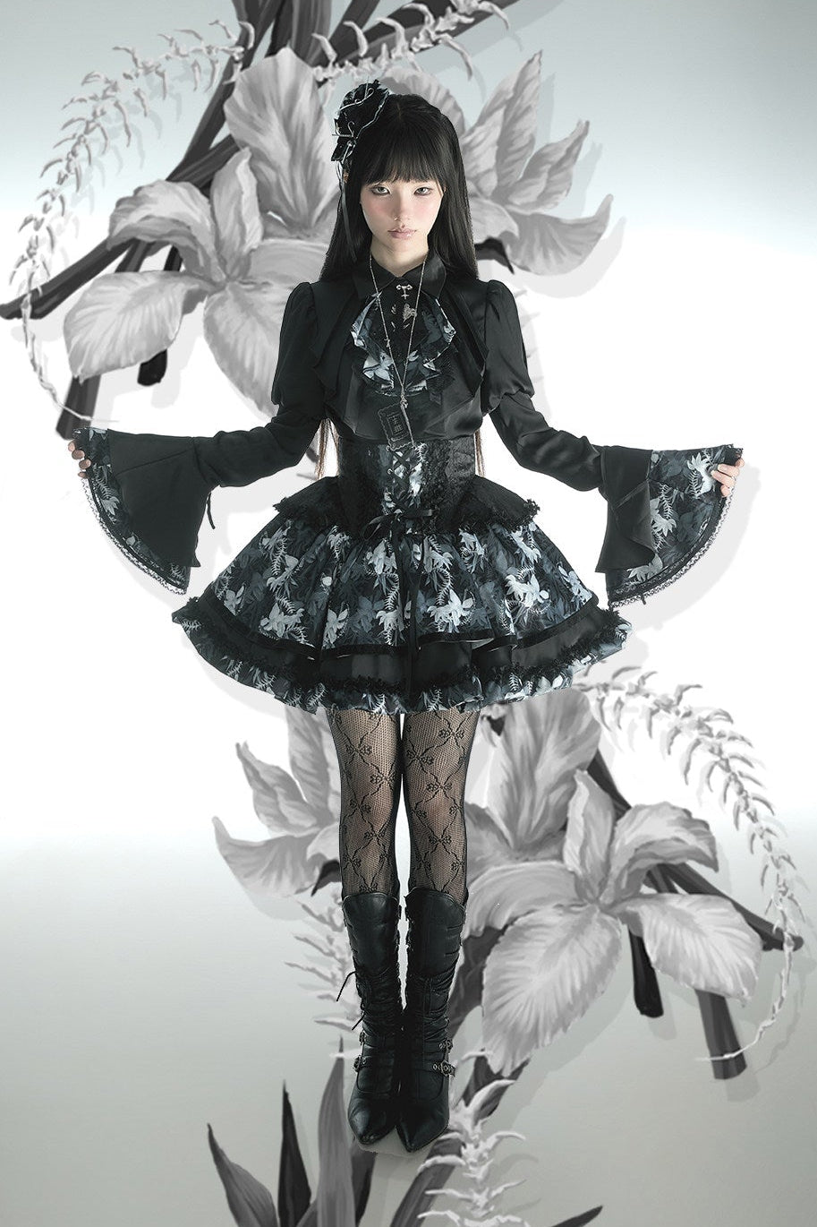 [Précommande jusqu'au 13 mai] Chemise à volants noire à fleurs gothique Bone Iris + jupe corset + accessoires