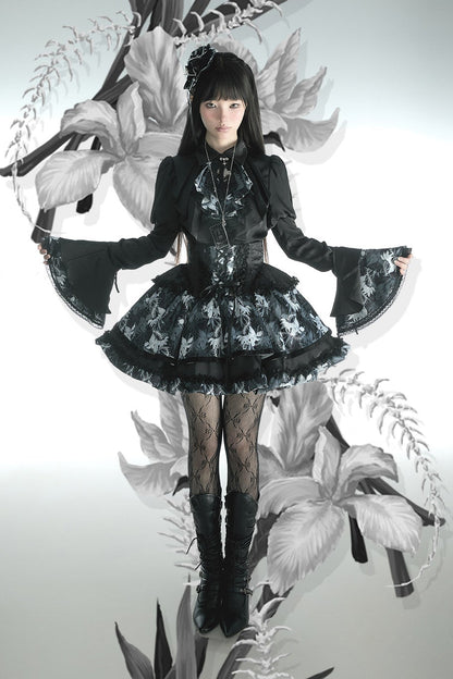 [Précommande jusqu'au 13 mai] Chemise à volants noire à fleurs gothique Bone Iris + jupe corset + accessoires