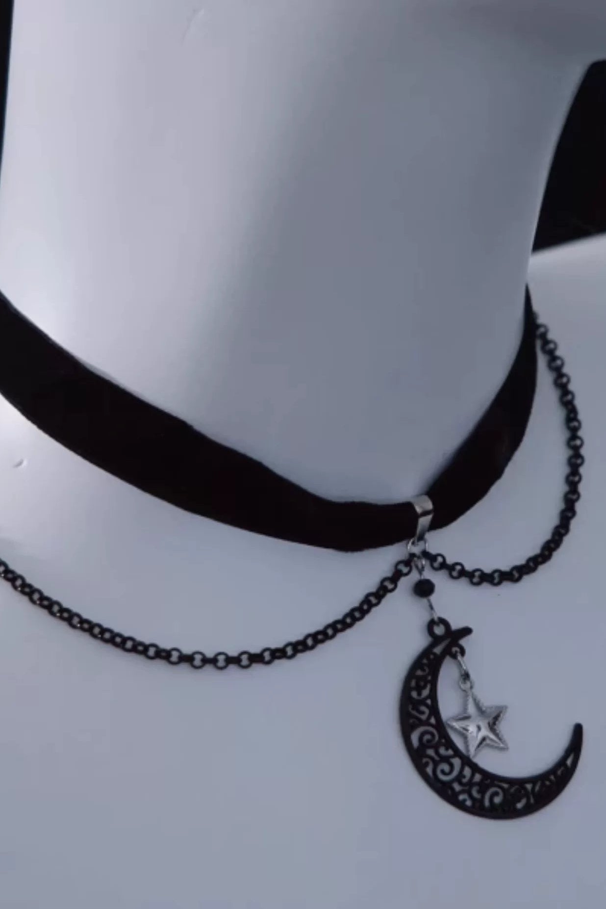 ムーンアンドスターベルベットチョーカー