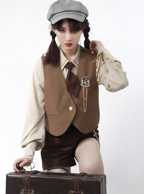 Boyish detective setup