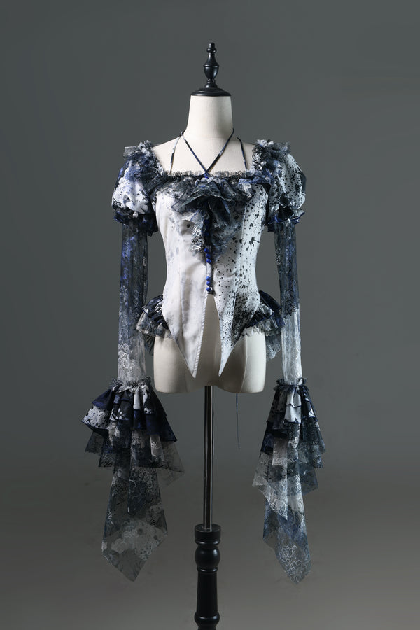 [Deadline for reservations: December 10] Bloodstained Square Halter Neck Flared Sleeve Top