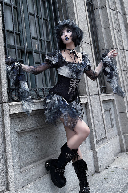 【12月10日予約締切】Bloodstainedスクエアホルターネックフレアスリーブトップス