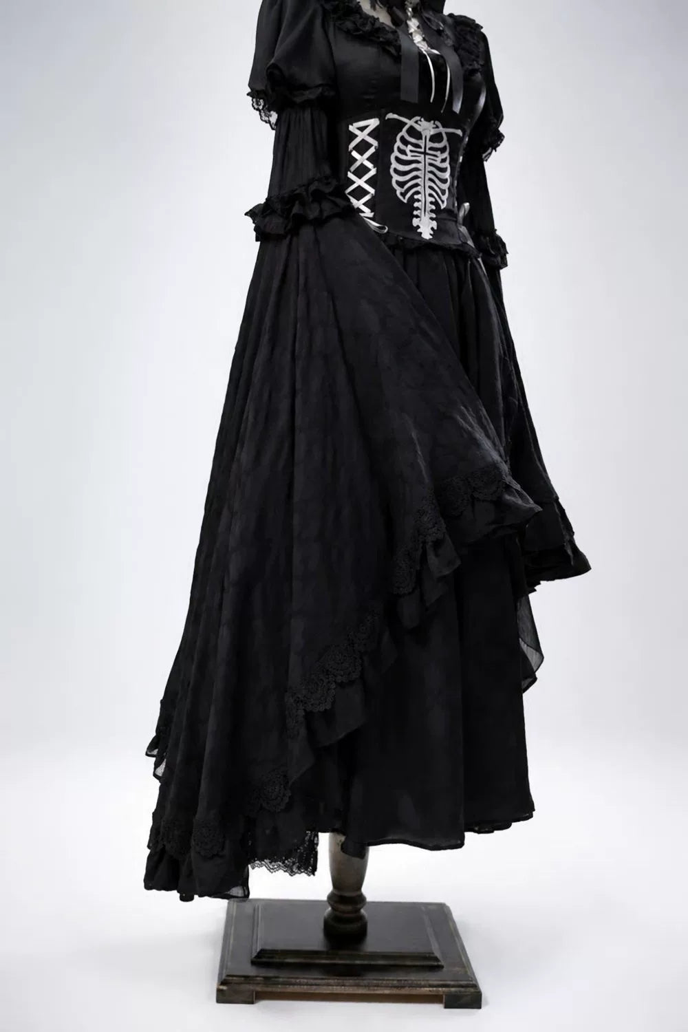 【11月2日予約締切】Born Nocturne Black Gothic Puff Sleeve Lace Layered Long Dress (with Bow Tie) + Embroidered Corset Belt + Detachable Oversized Bell Sleeves