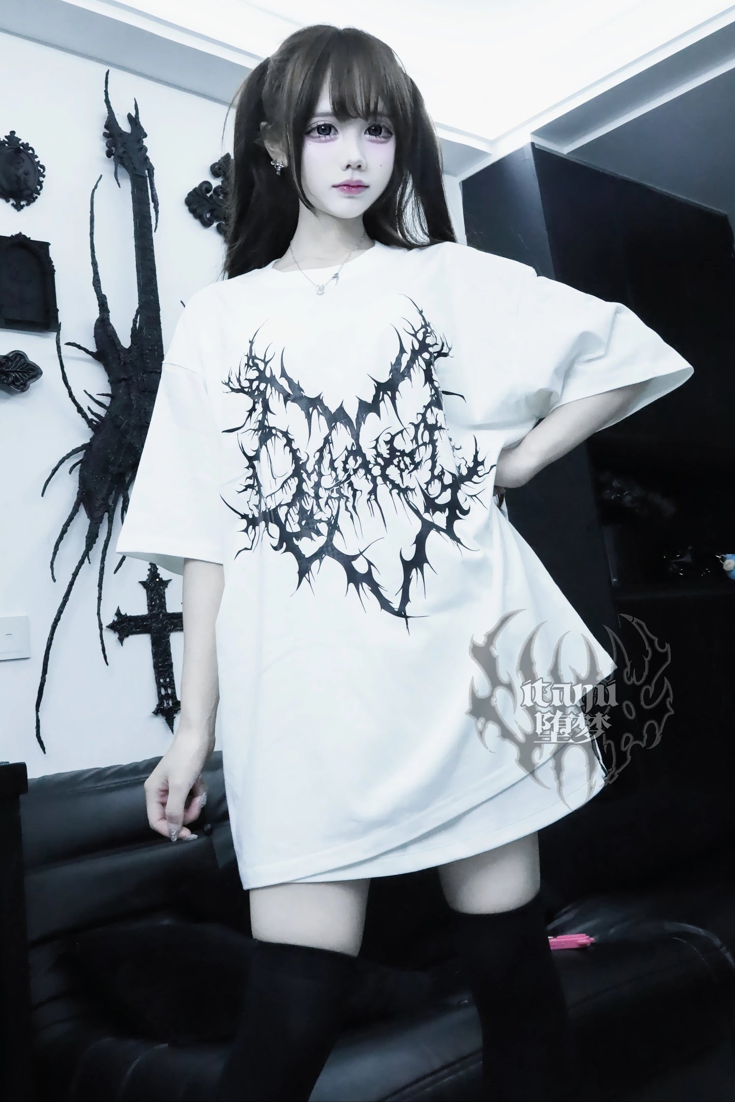 ゴシックグラフィックプリントルーズTシャツ