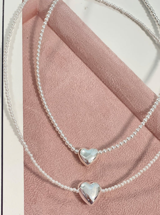 Collier de perles en métal avec un coeur doux et cool