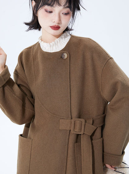 Mid-length ribbon round coat