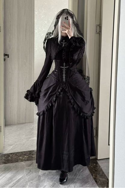 [Termine prenotazione 30 maggio] Abito gothic lolita bianco e nero con maniche svasate + sopragonna a corsetto rialzabile con croci + set completo