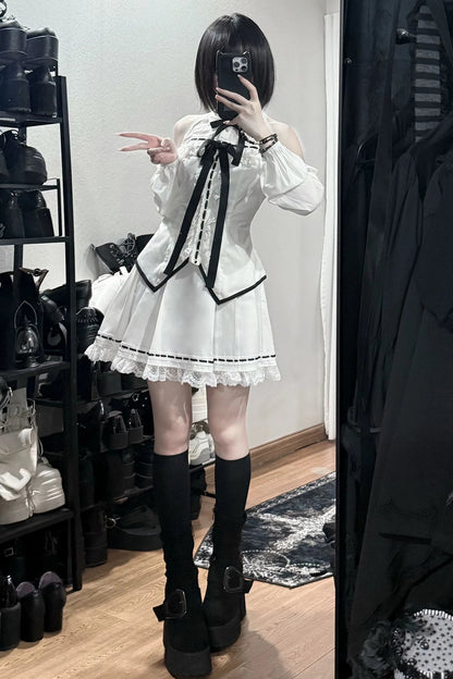 [Vorbestellschluss: 1015] Weiße Gothic-Spitzenbluse mit langen Ärmeln und Cut-out-Schultern&nbsp;mit abnehmbaren Schleifen+Spitzen-Boxfaltenrock