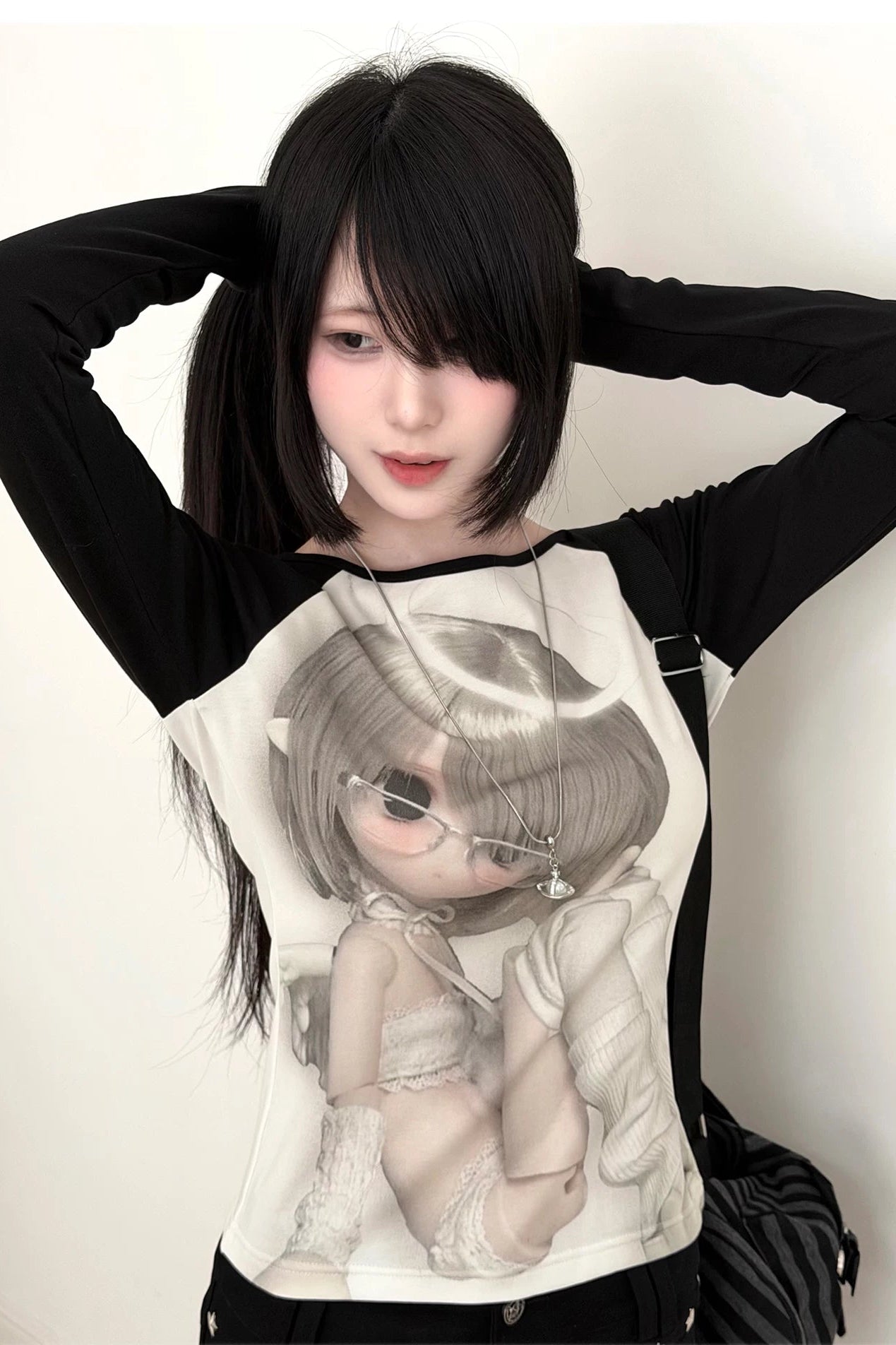 블랙 앤 화이트 래글런 탑 + 플리츠 스커트