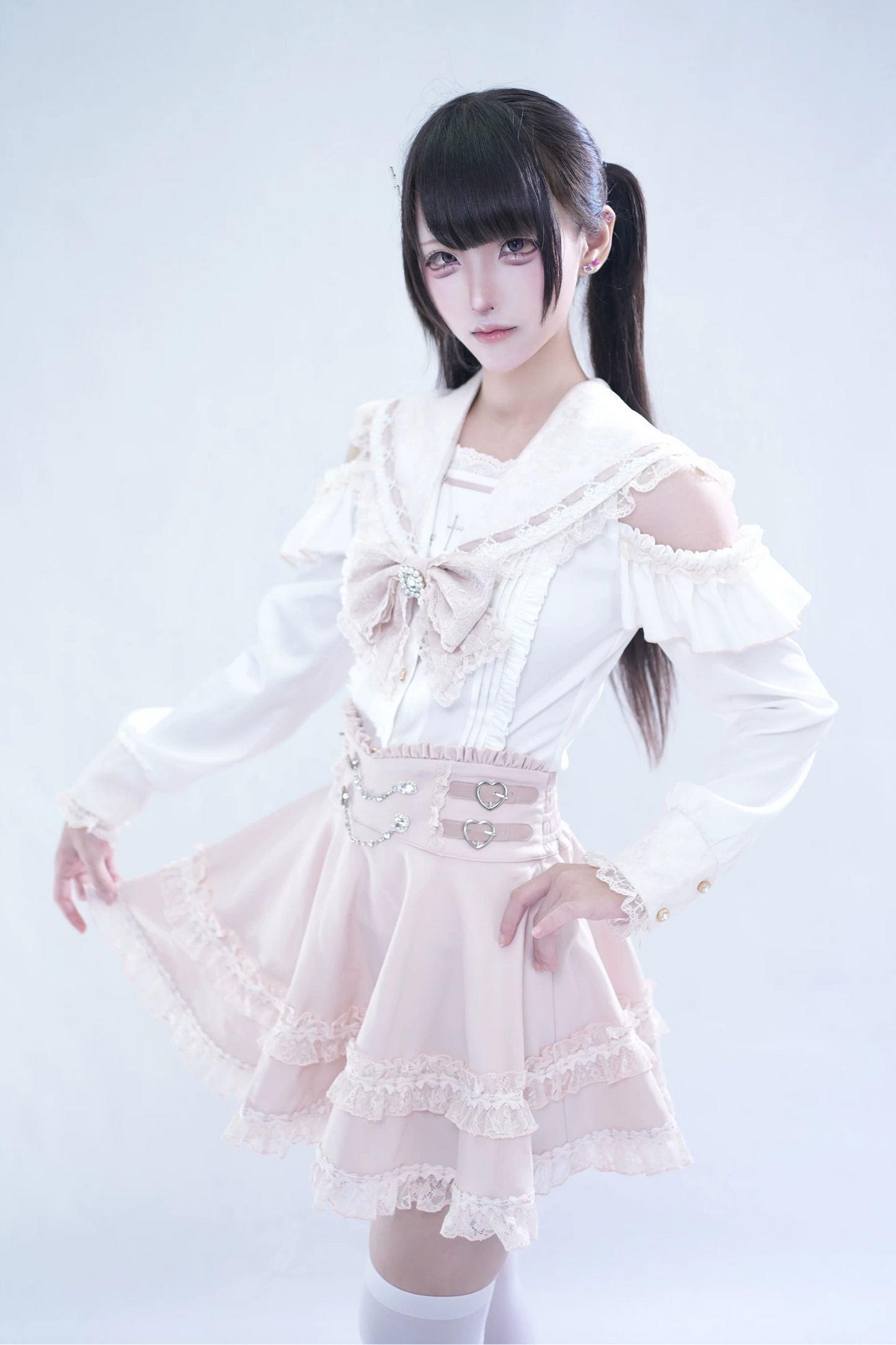 【8月15日予約締切】ピンク×ホワイトレースセーラーゴシックオープンショルダーリボンシャツ＋パールチェーンフリルスカート