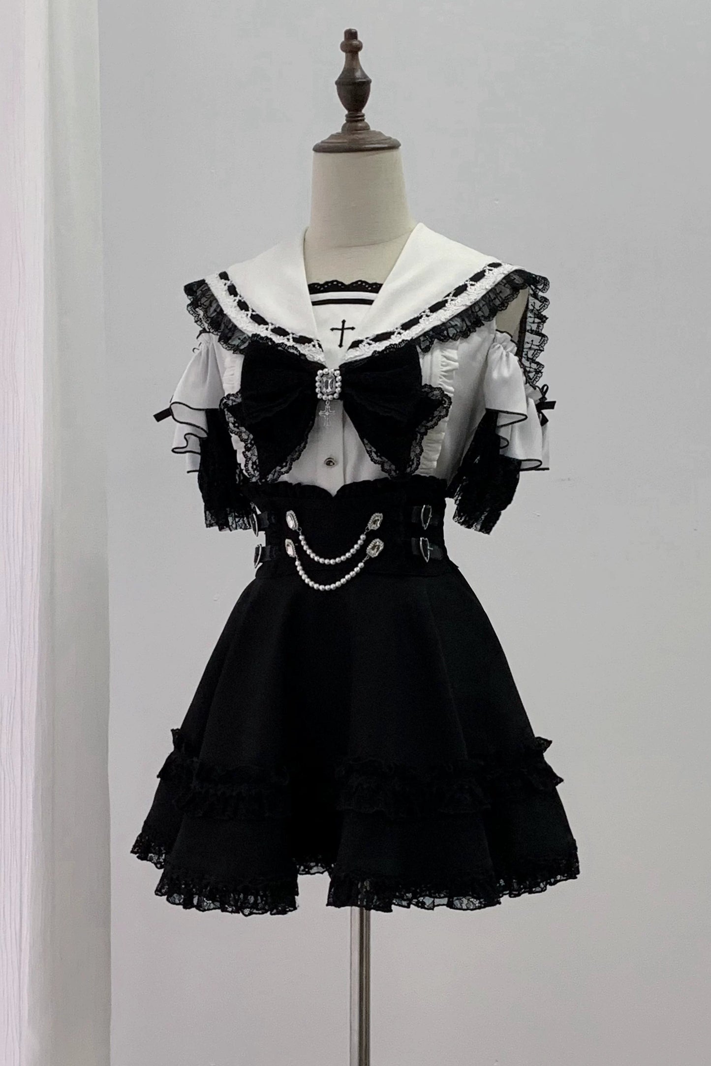 [Pre-order Deadline: August 30] Black and White Lace Sailor Gothic Open-Shoulder Short-Sleeve Ribbon Shirt + Pearl Chain Frill Skirt