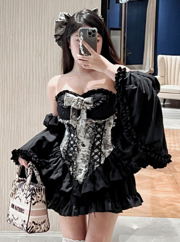 シックモードワンピース+リボンアクセアリー+ネックレス