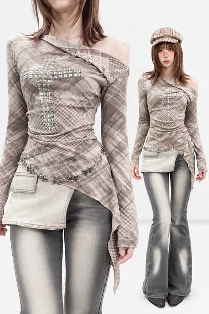 Tee-shirt épaules dénudées à carreaux avec croix en strass