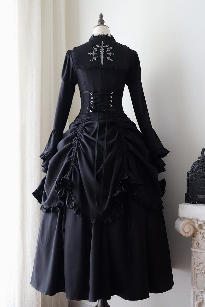 [Termine prenotazione 30 maggio] Abito gothic lolita bianco e nero con maniche svasate + sopragonna a corsetto rialzabile con croci + set completo