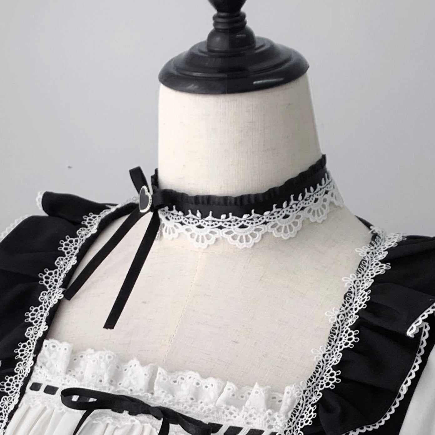 [Deadline for reservations: December 15] Black White Dark Juliet Sleeve Dress + Accessories