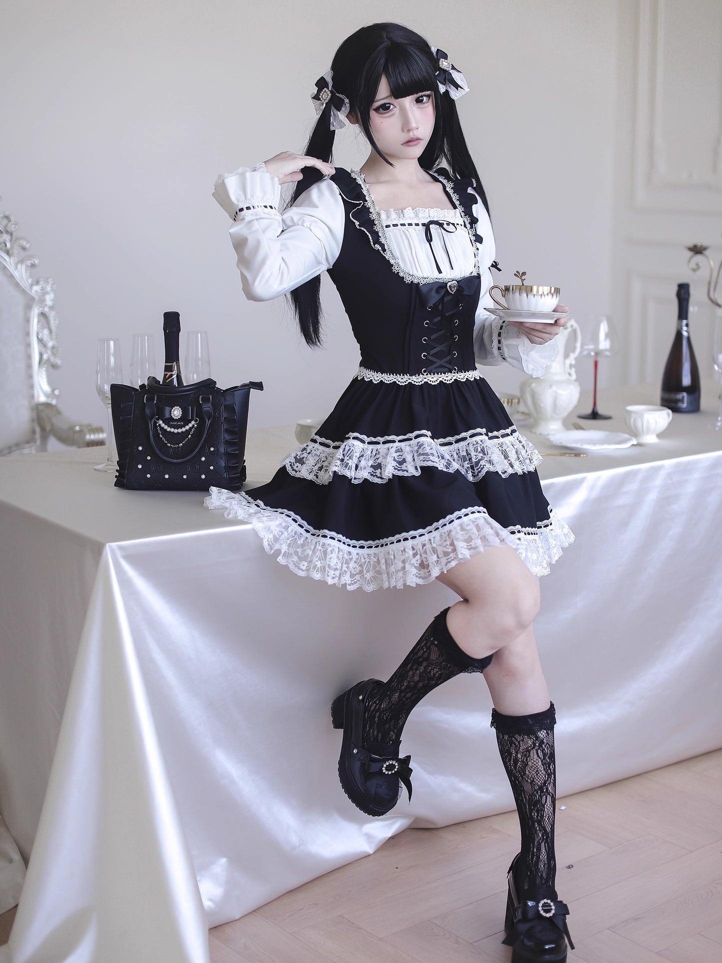 [Deadline for reservations: December 15] Black White Dark Juliet Sleeve Dress + Accessories