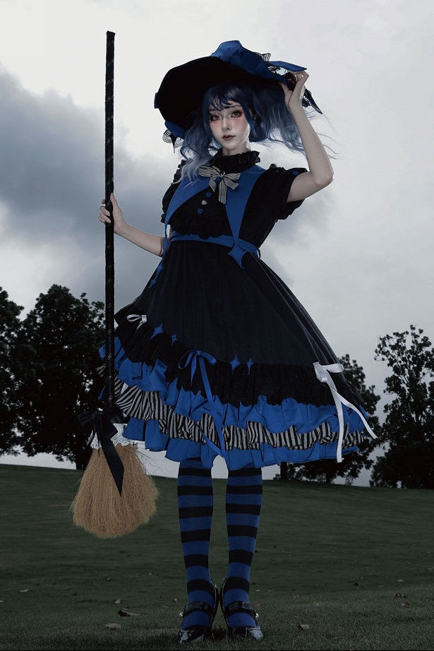 【8月29日予約締切】White x Burgundy / Blue x Black Gothic Doll Lolita Witch Asymmetrical Ruffle Dress Full Set （with Pointed Collar + Bow Tie + Waist Belt）