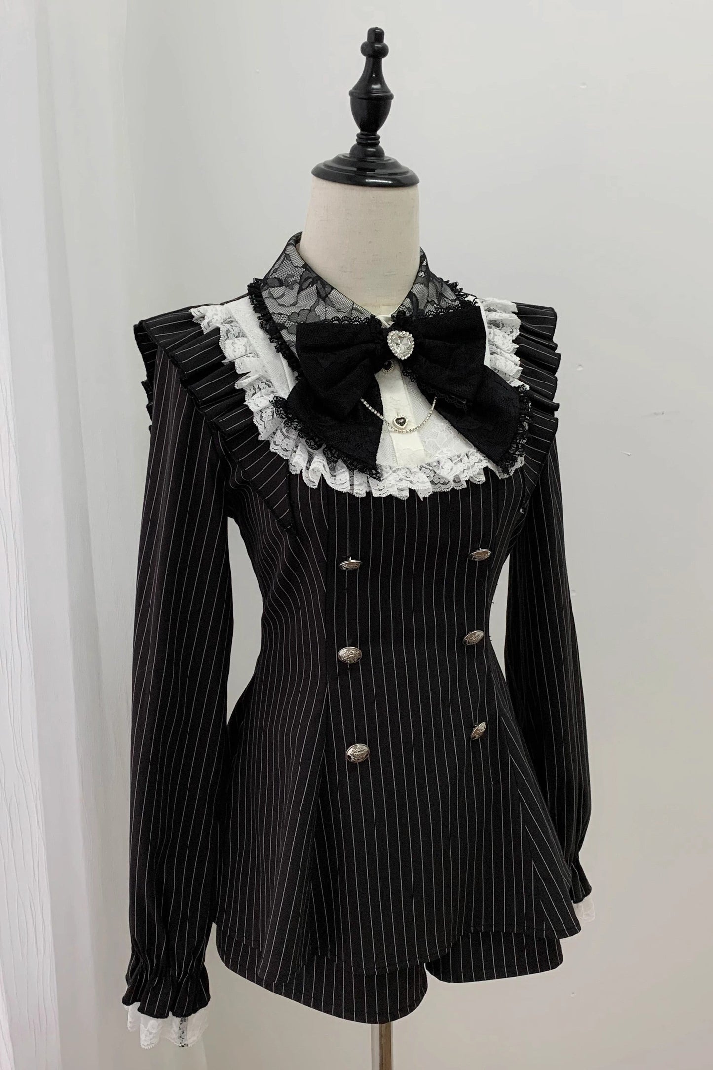 【12月15日予約締切】ダークゴシックレースダブルブレストストライプスーツセット＋ヘアアクセサリー