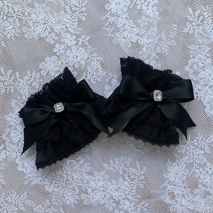 [Reservierungsschluss am 15. Juli] Schwarzes Gothic-Tüllkleid im Lagenlook mit Schmuckschleife + Rosenkreuz-Haarspange + Handgelenkmanschetten