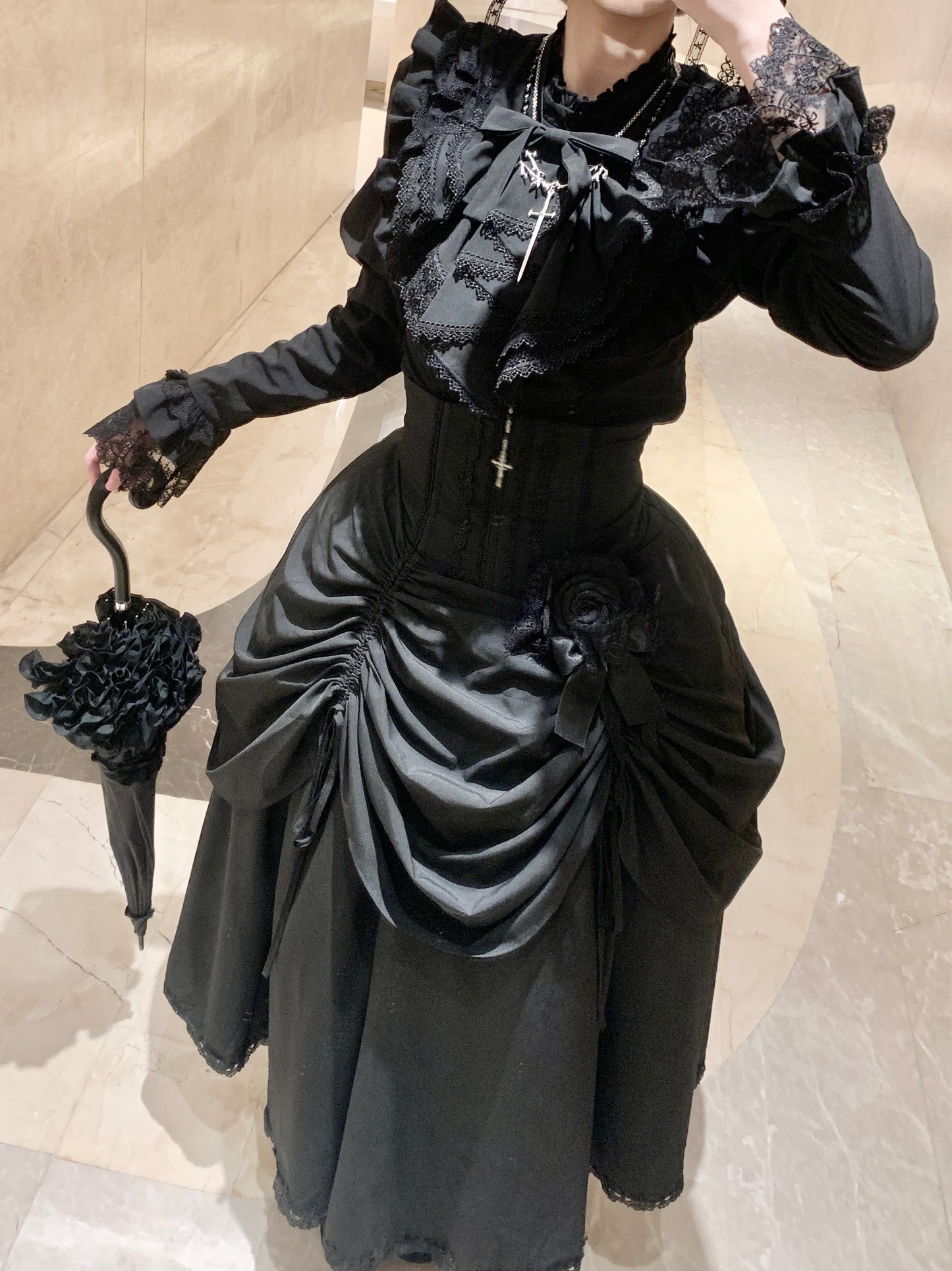 【1月3日予約締切】Return of the Witchesダークゴシックローズラッフルトップス＋プルアップコルセットスカート