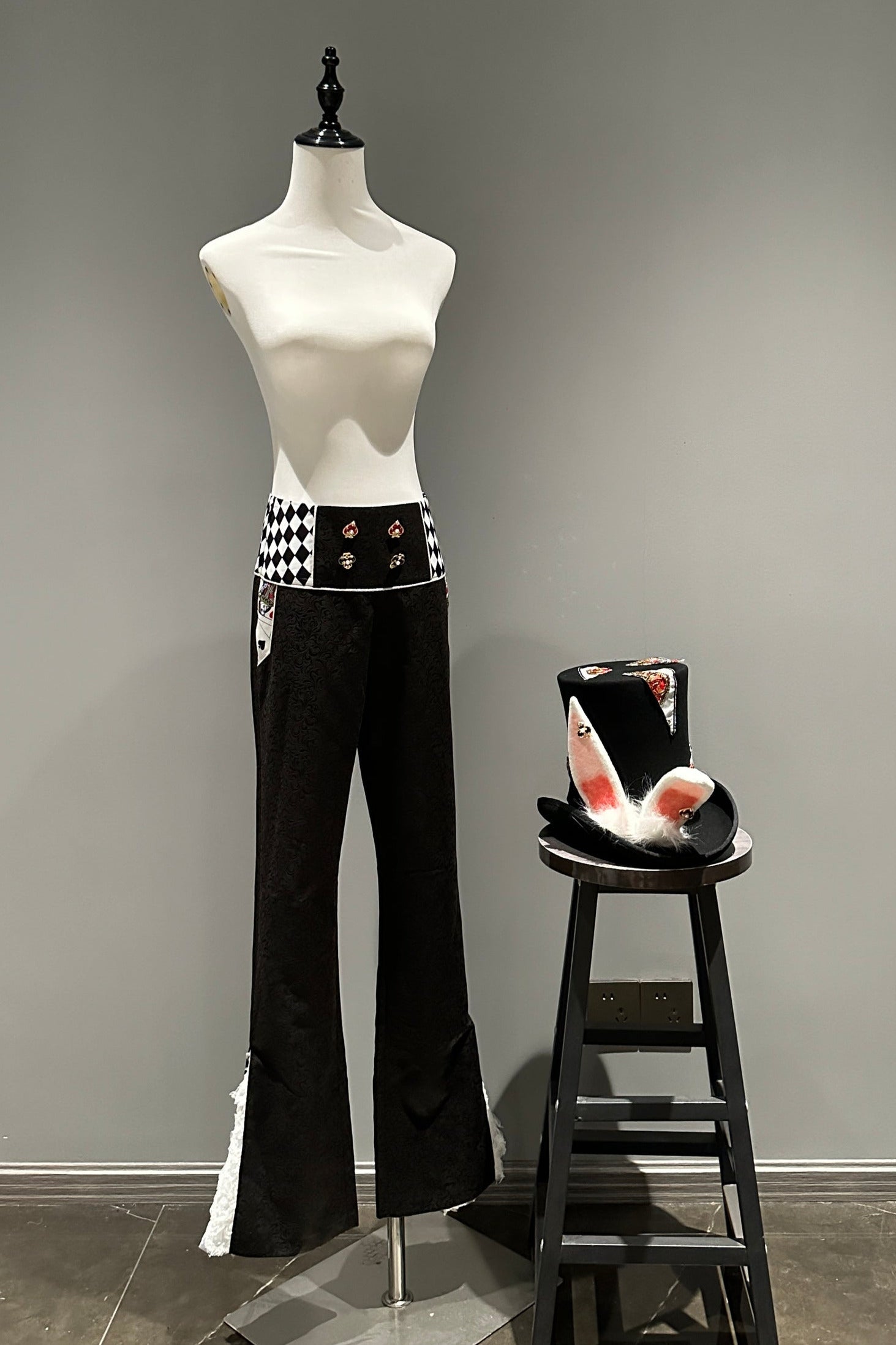 [deposit] slightly flared Alice style trousers playing card [reservation remarks size]