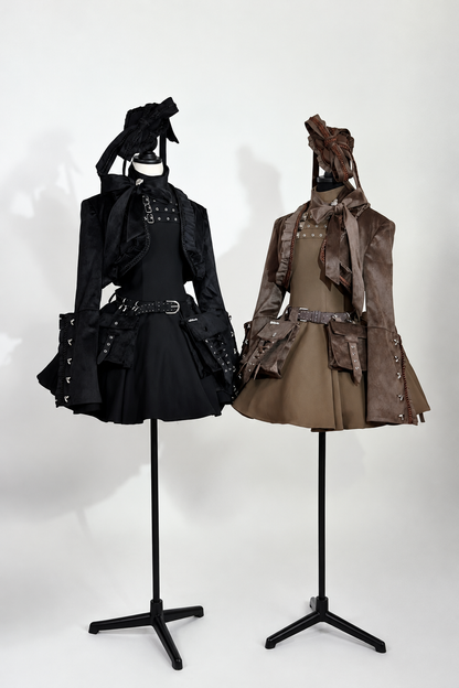 [Reservierungsschluss 6. November] Kurze Jacke im braunen Steampunk- und schwarzen Gothic-Mode-Stil aus Samt mit Rüschenbesatz, Herzmotiv und Manschettendekor
