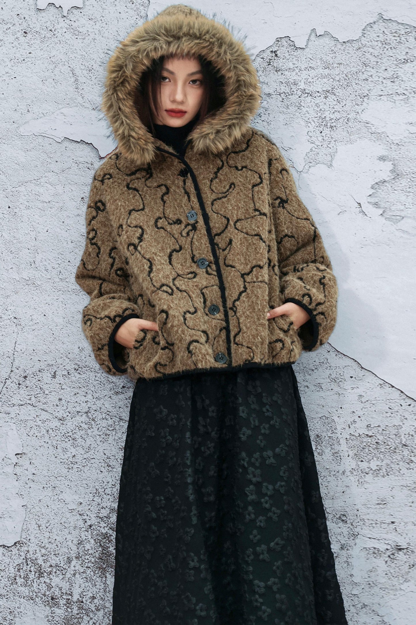 ダークモードファーフードコート