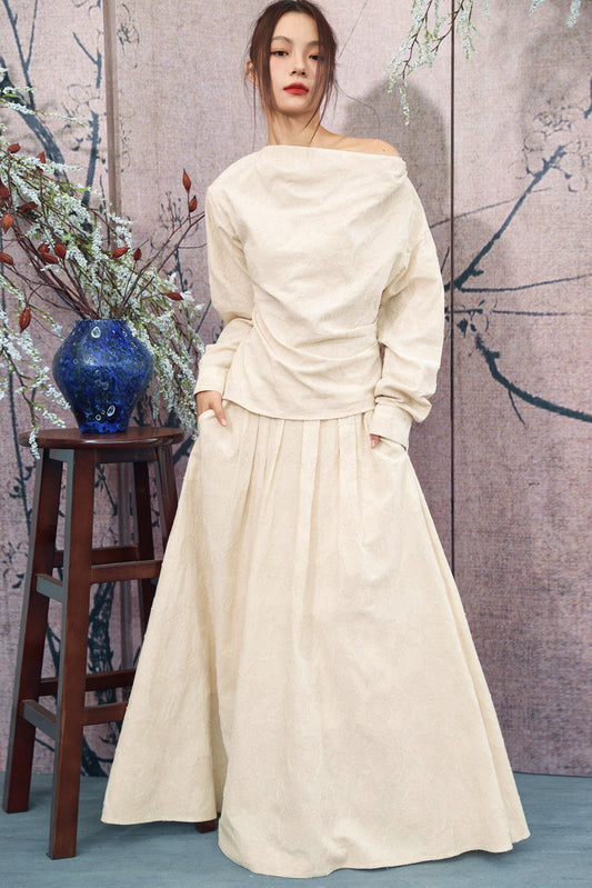Elegantes cremeweißes Jacquard-Oberteil mit Drapierung und lockerer Passform + Rock