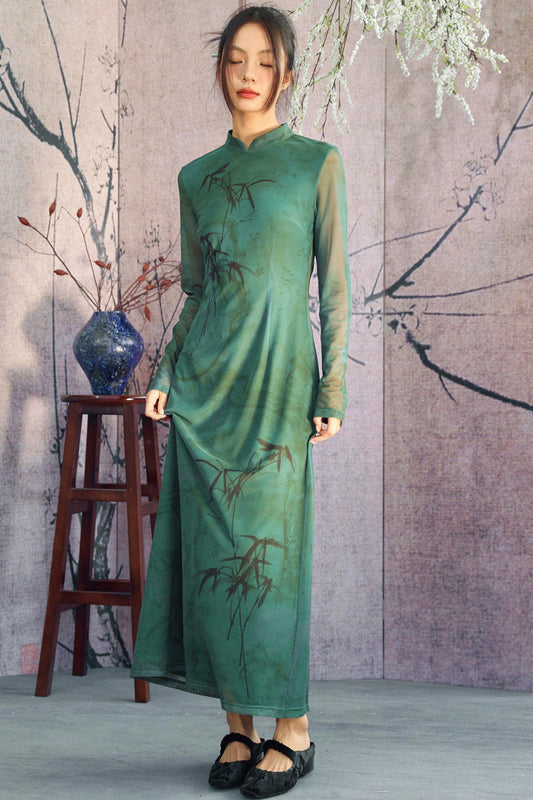China-Kleid mit dunkelgrünem Bambus-Druck und transparenten Ärmeln