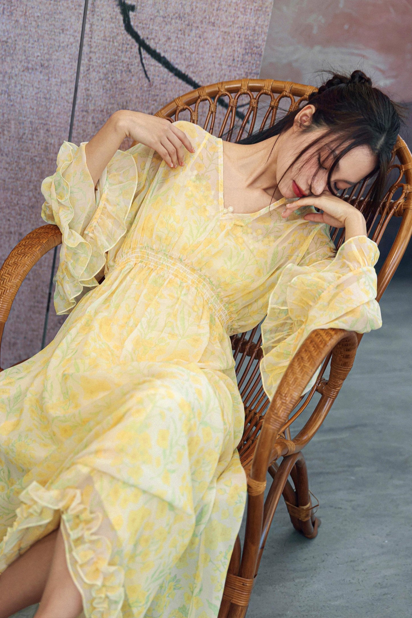 Vestido de gasa amarillo con flores
