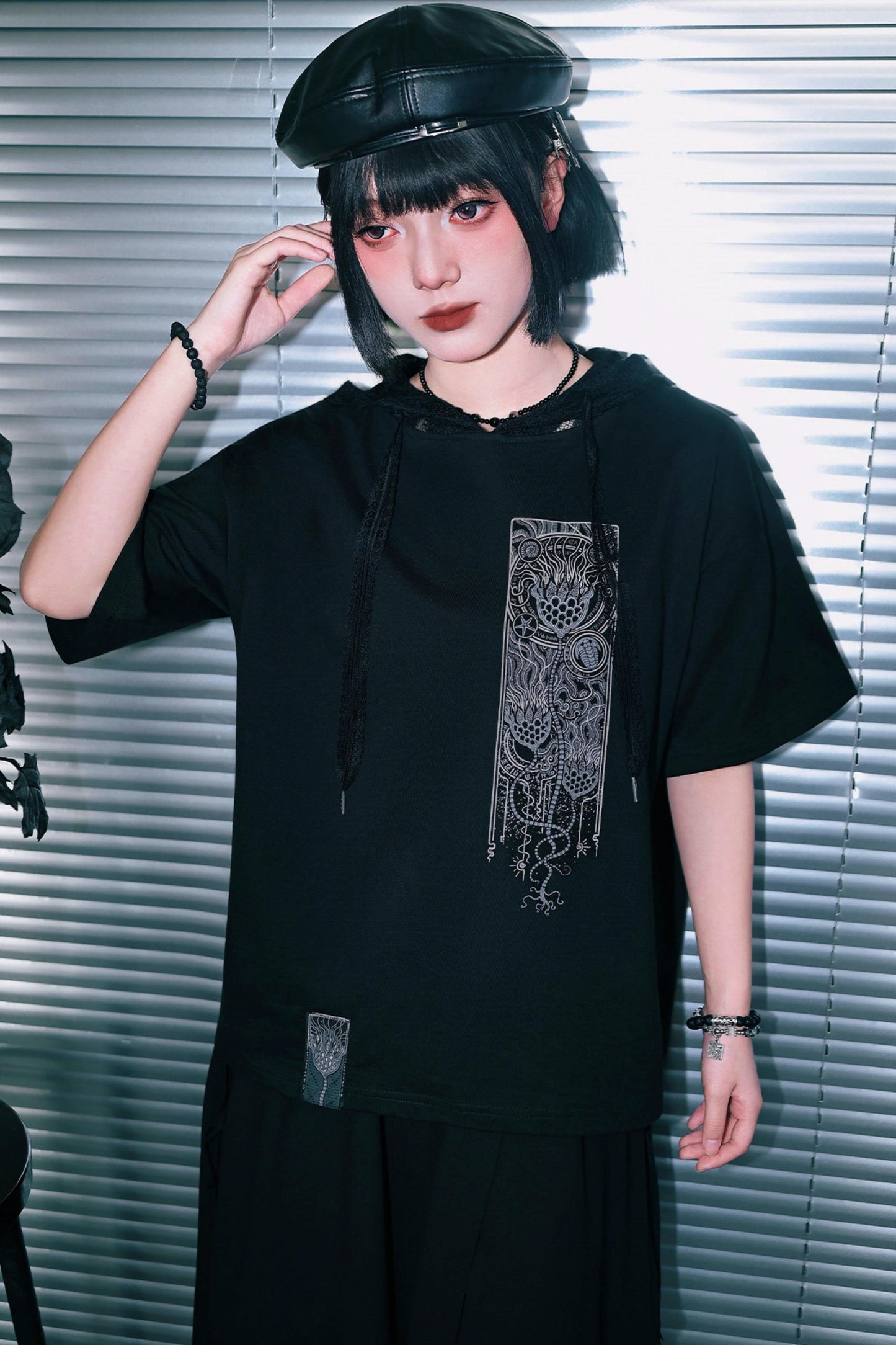 Dekadentes Oversize-T-Shirt im China-Stil