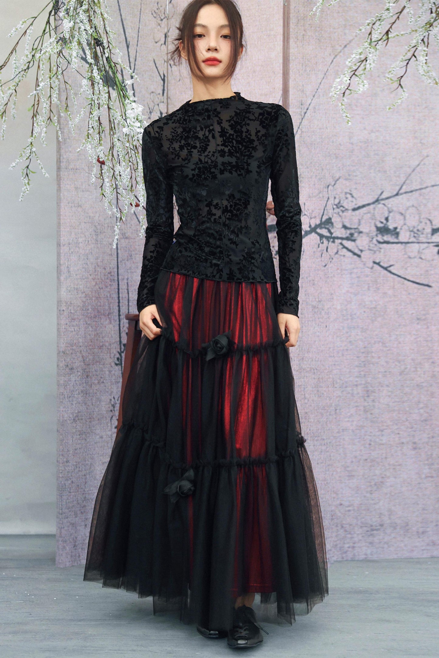 Schwarzes florales transparentes Rüschen-Oberteil im dunklen Mode-Stil