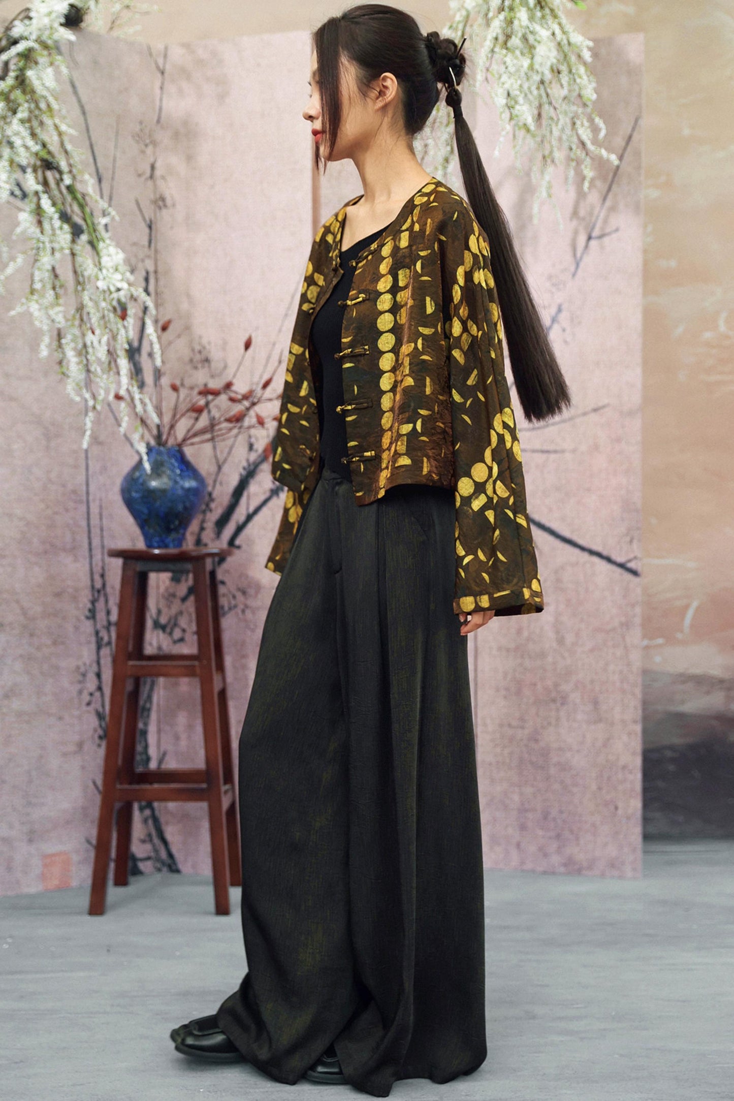 Schwarz-goldene kurze China-Jacke aus Jacquard