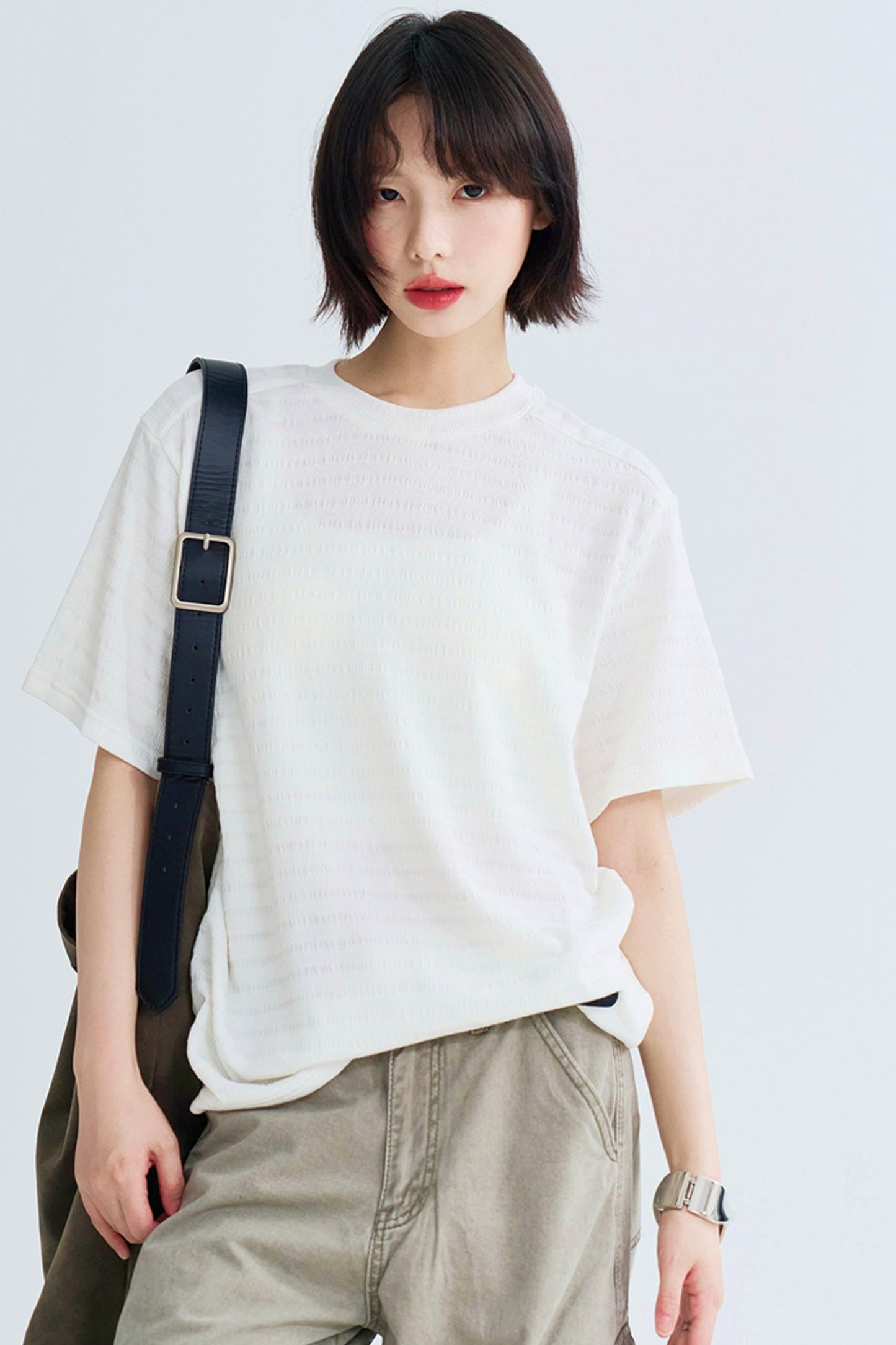 テクスチャードソリッドカラーティーシャツ