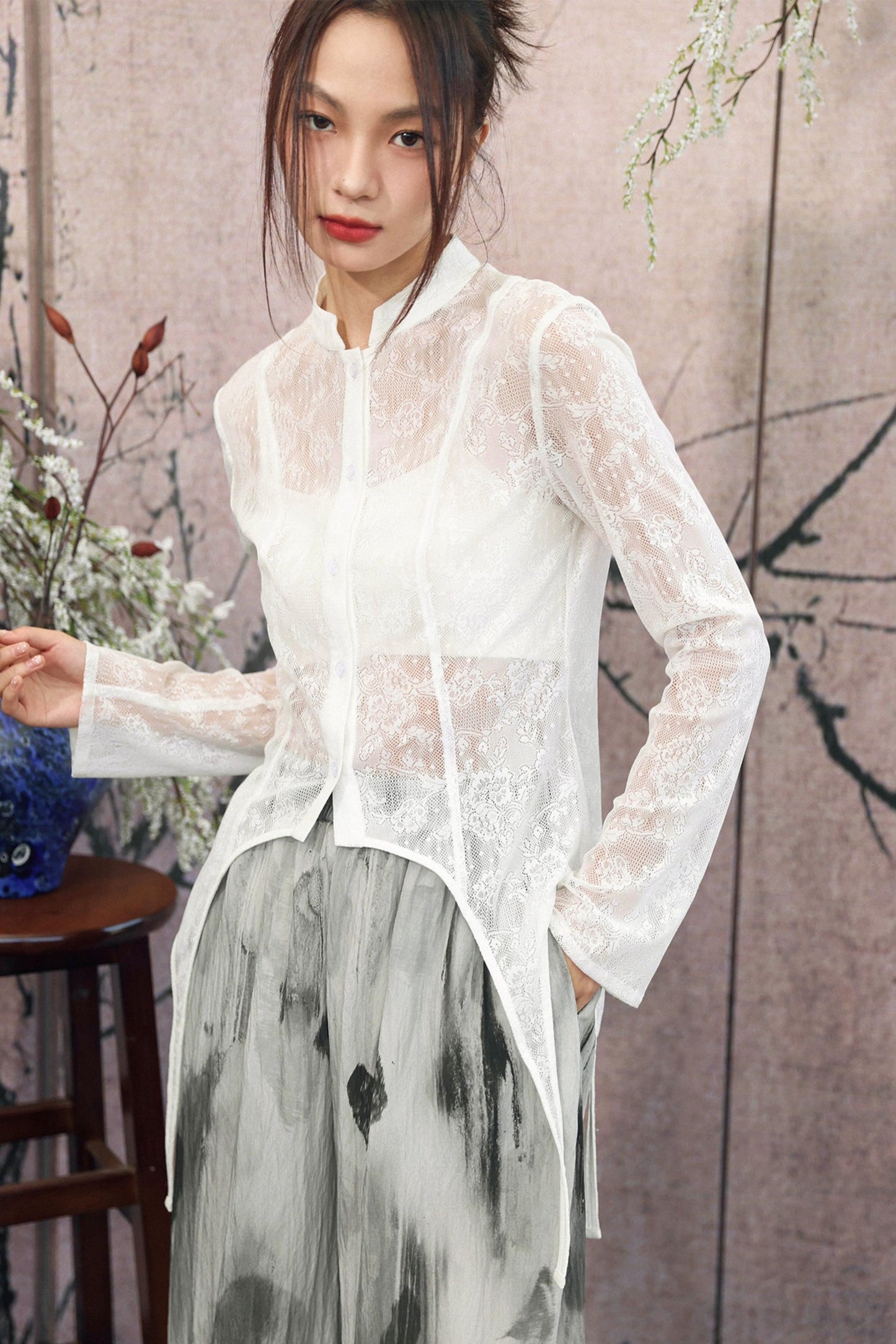 Romantisches weißes Spitzen-Hemd im transparenten Modestil