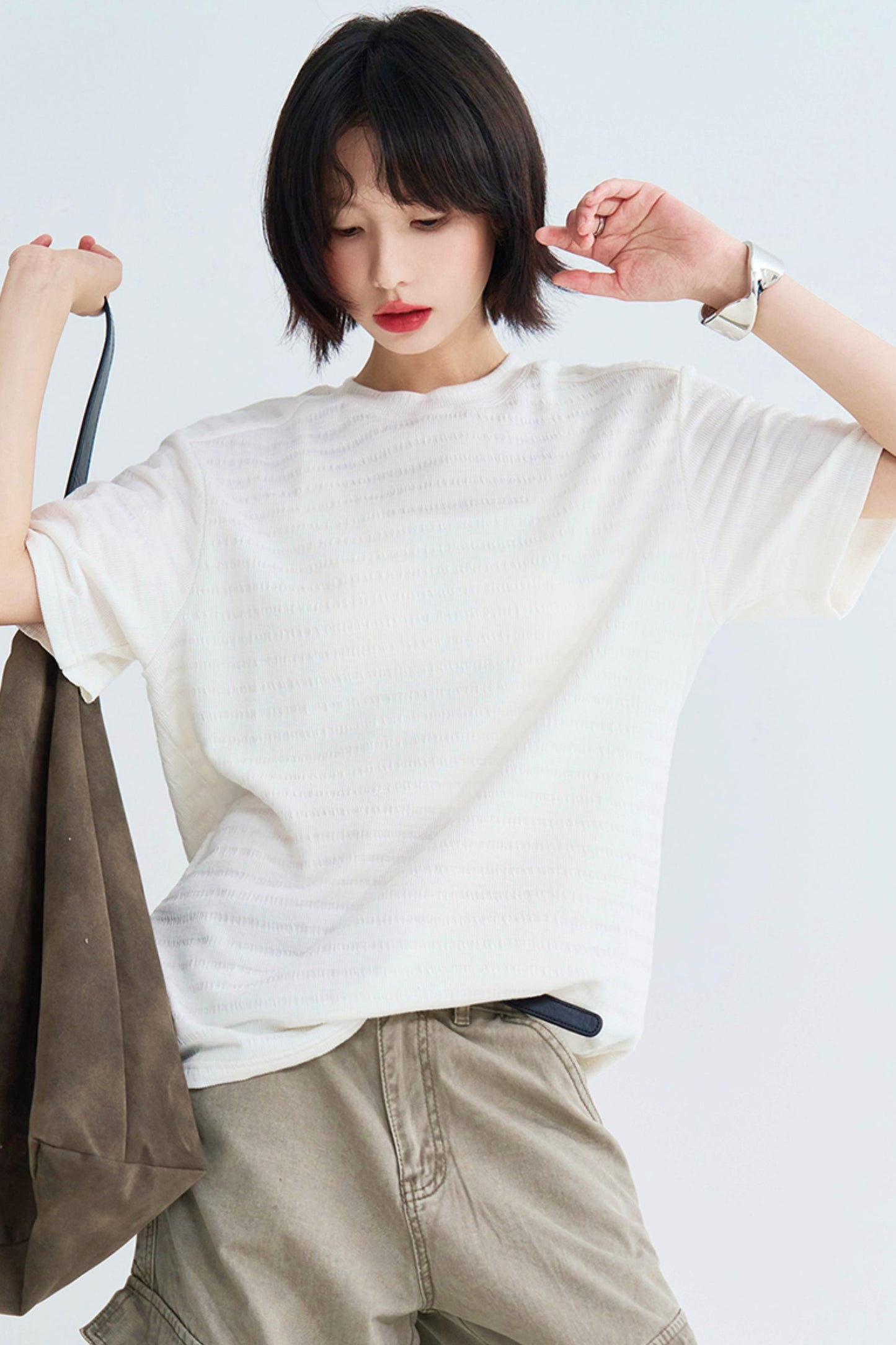 テクスチャードソリッドカラーティーシャツ