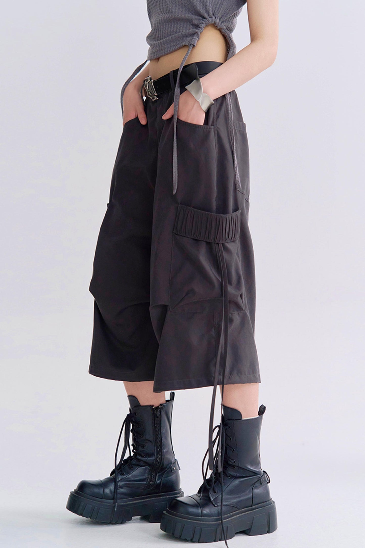 ルーズフィットクロップドカーゴトラウザーズパンツ