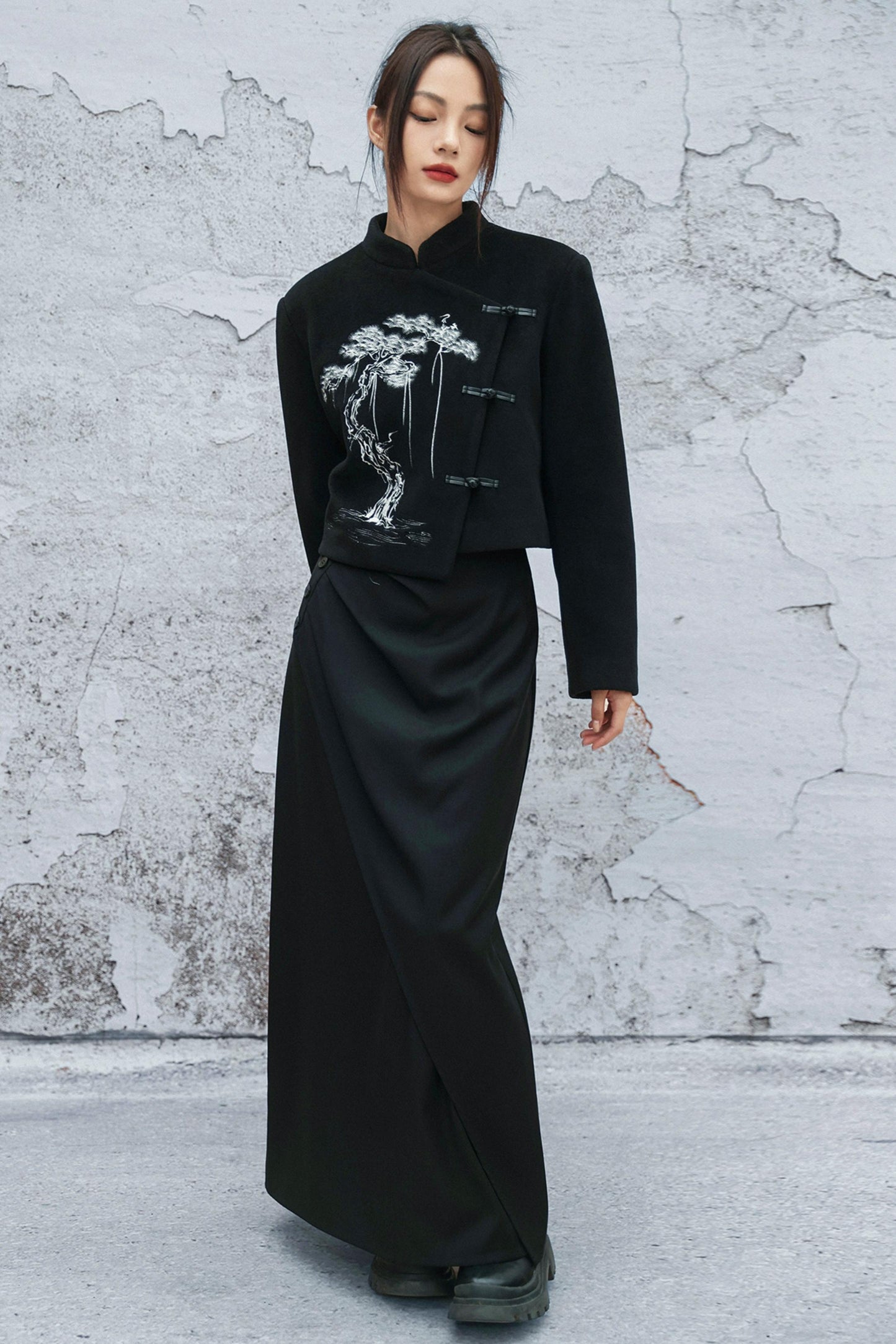 ブラックエンブロイダードウールンコート