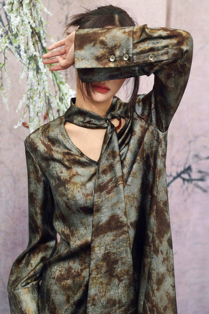 Silbergrau-Metallic-Satinbluse