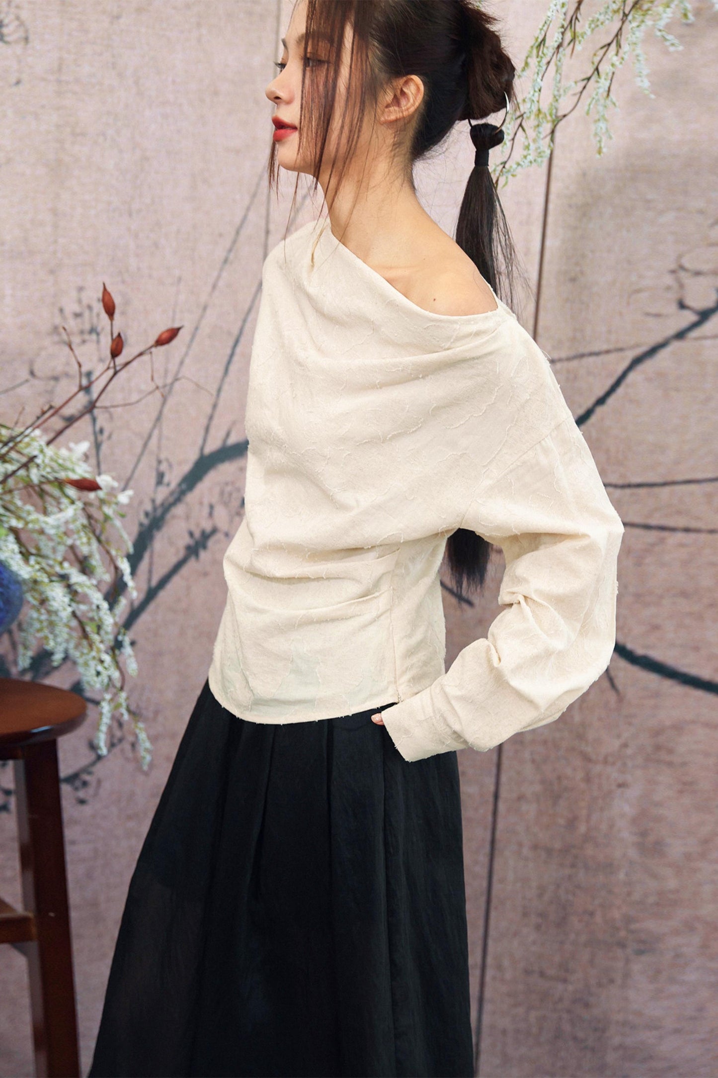 Ensemble élégant haut ample drapé en jacquard blanc cassé + jupe