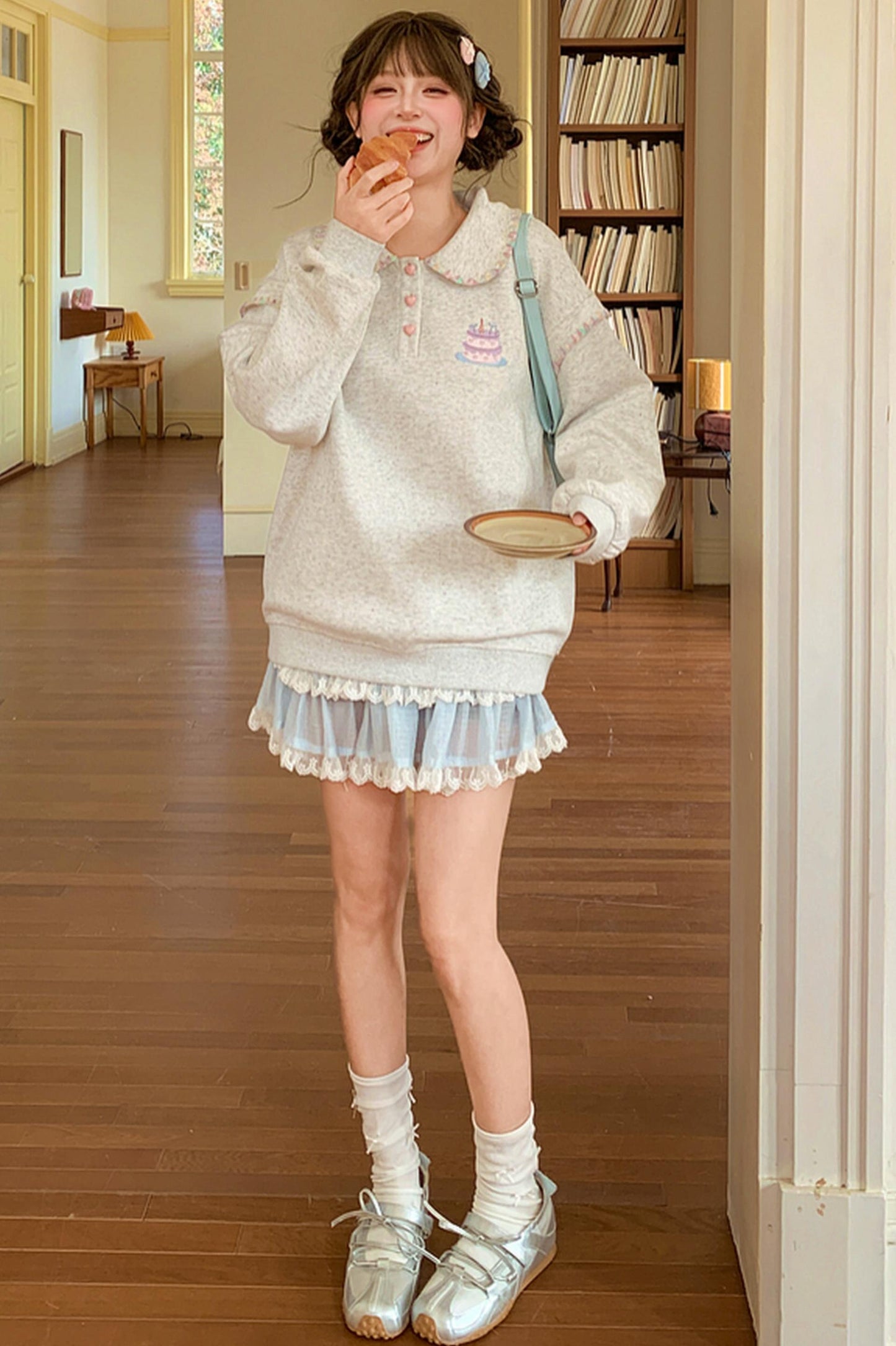 Mori Embroidery Doll Collar Sweatshirt
