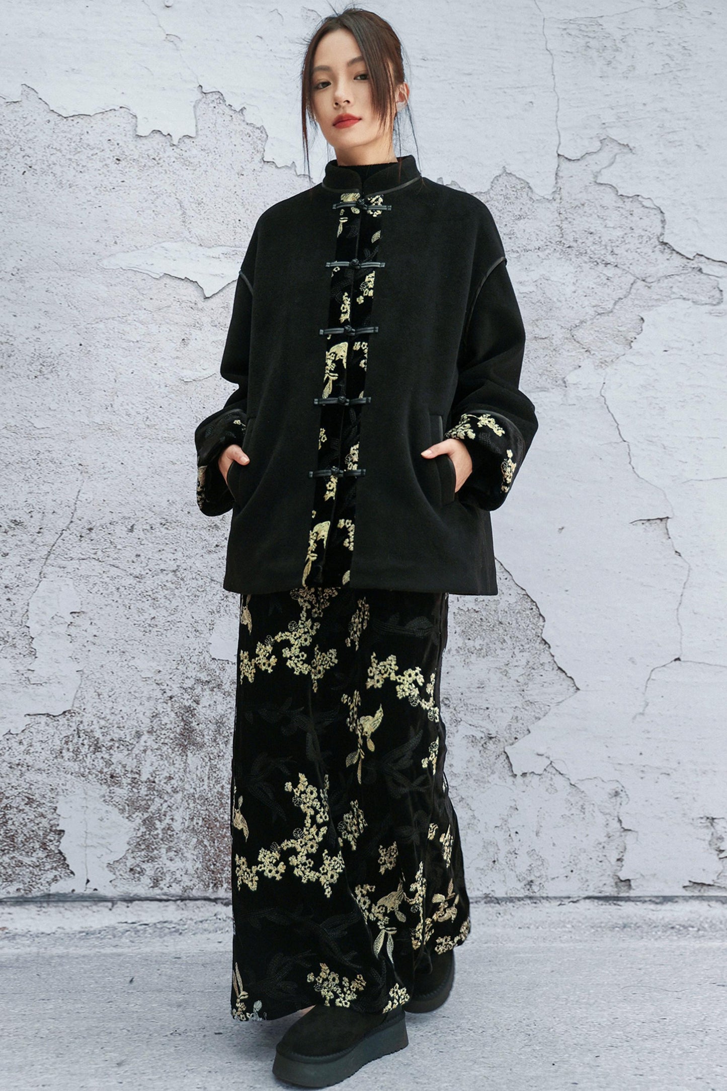 ブラックアンドゴールドベルベットスカート