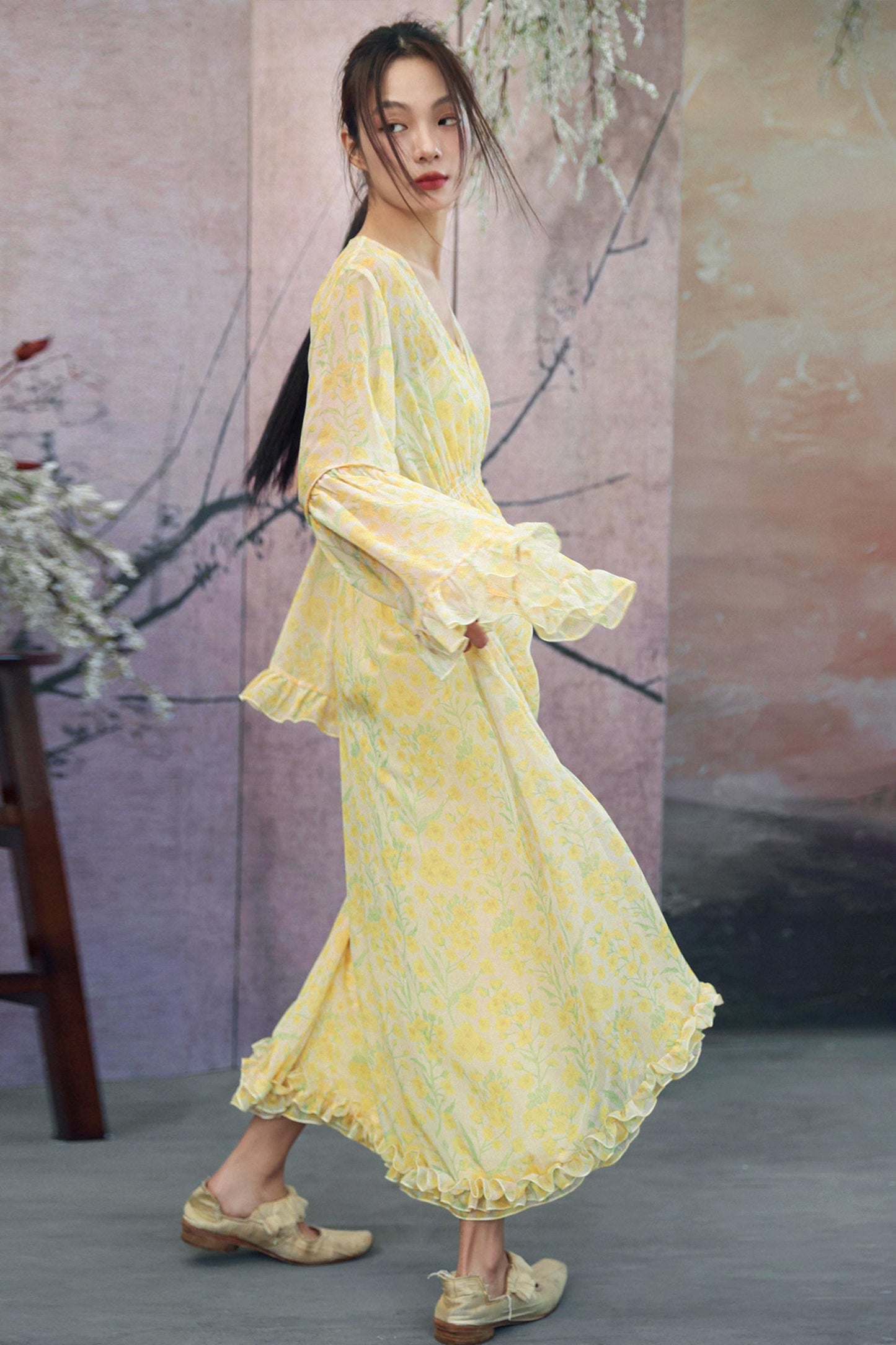 Vestido de gasa amarillo con flores