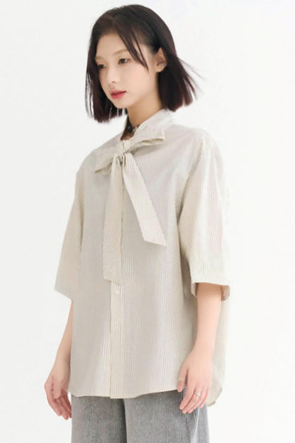 カジュアルストライプレースアップシャツ