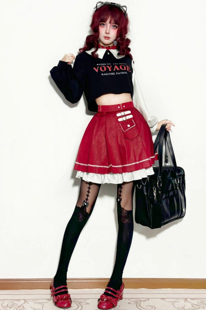 Top court streetwear + mini-jupe plissée