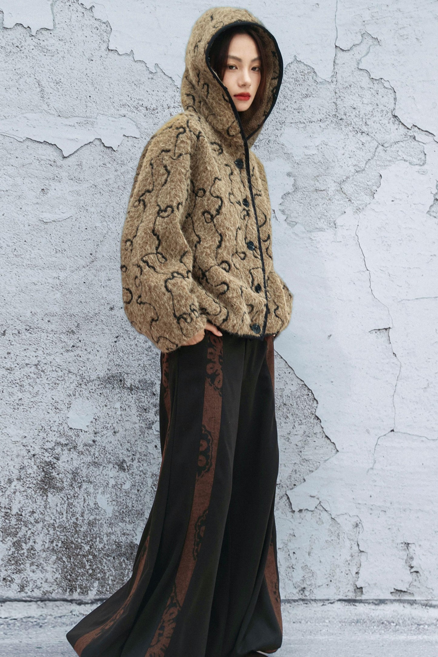 ダークモードファーフードコート