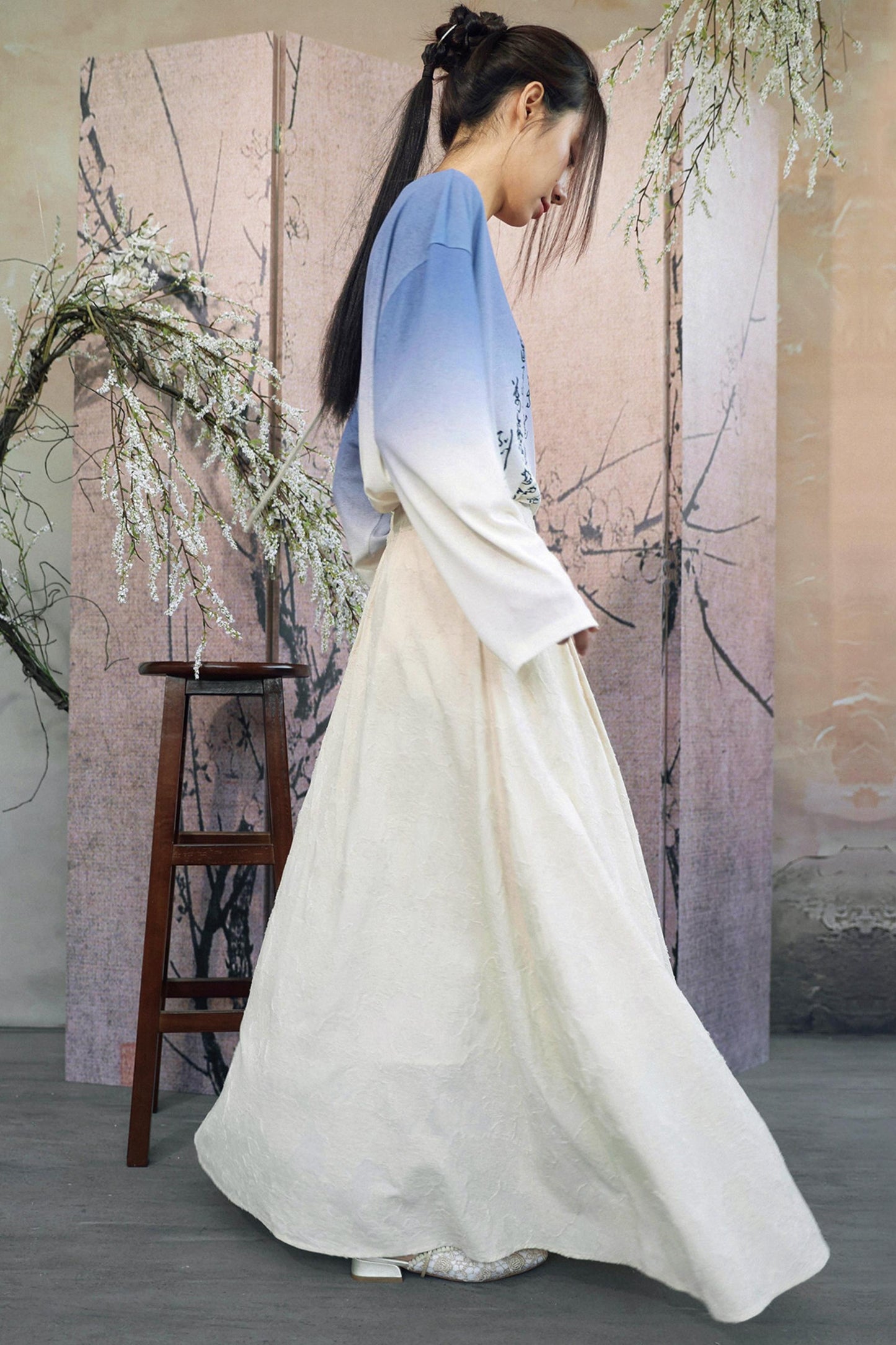 Ensemble élégant haut ample drapé en jacquard blanc cassé + jupe