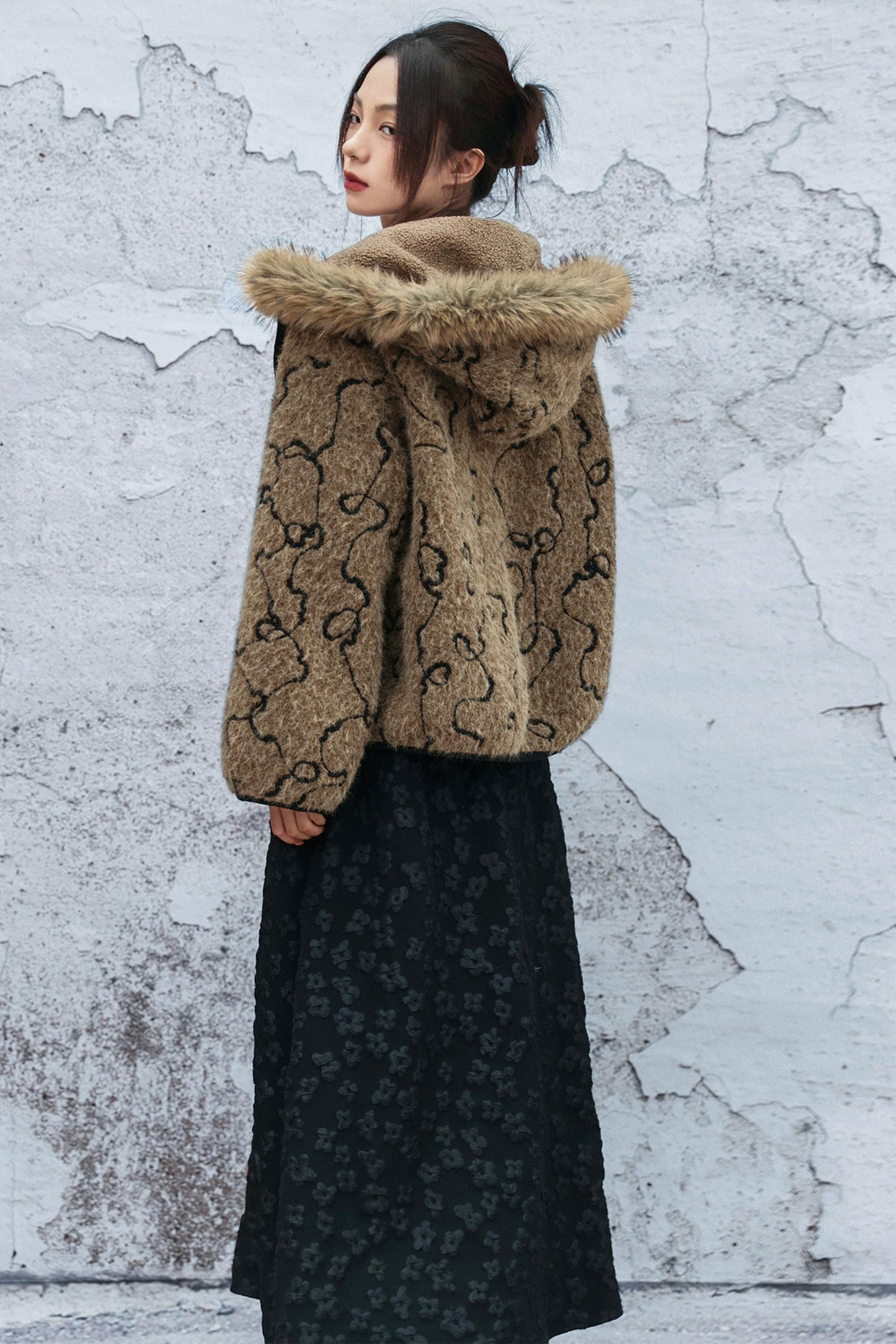 ダークモードファーフードコート