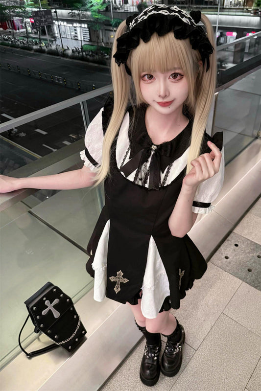 Robe en dentelle noire croix + short