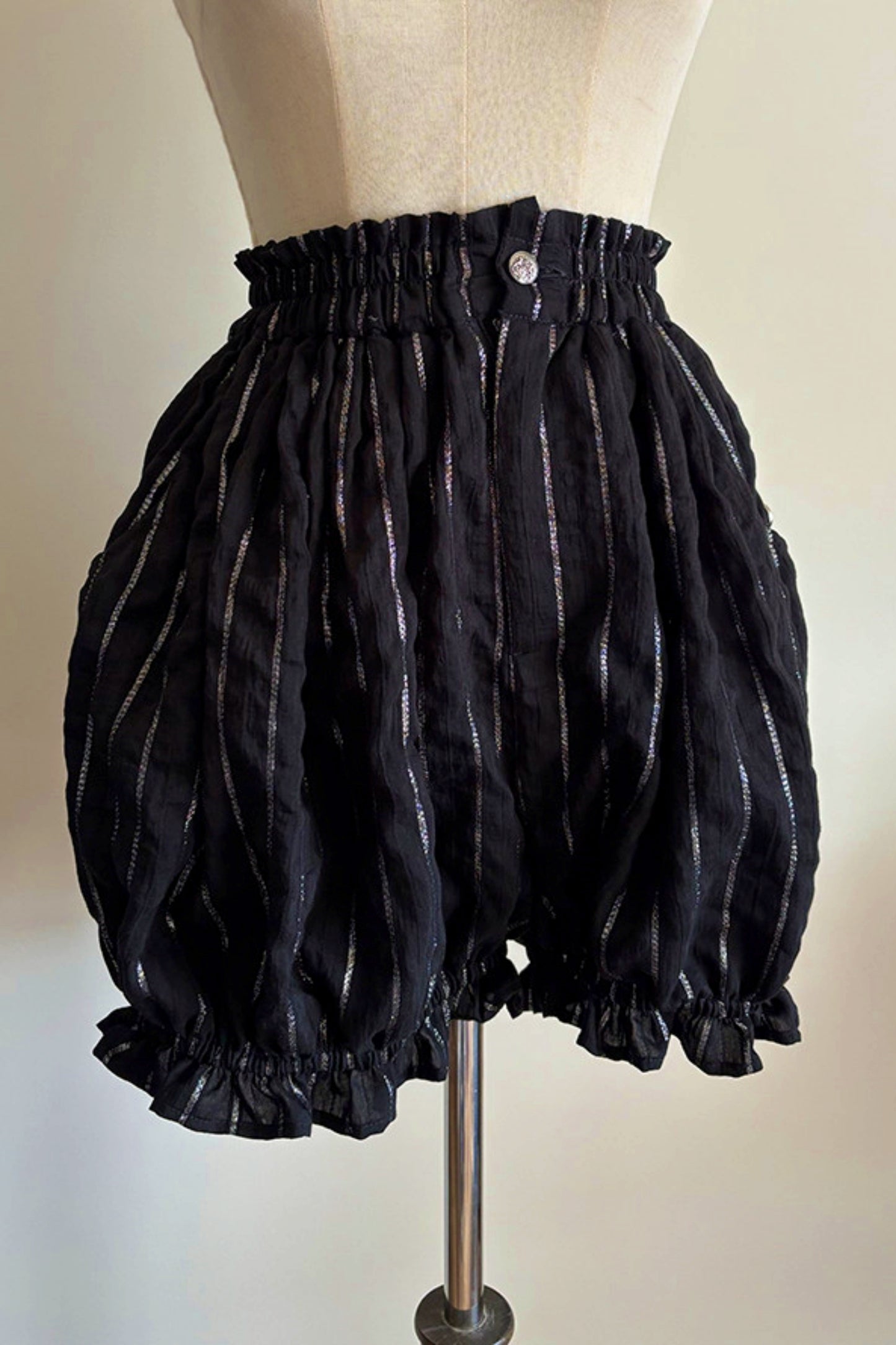 Pantalón Pumpkin Negro con Rayas Plateadas